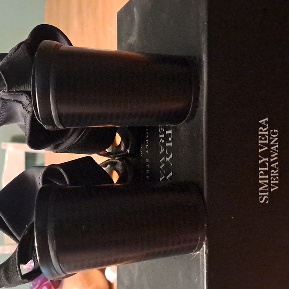 Vera Wang block heel dress/casual - Picture 3 of 6